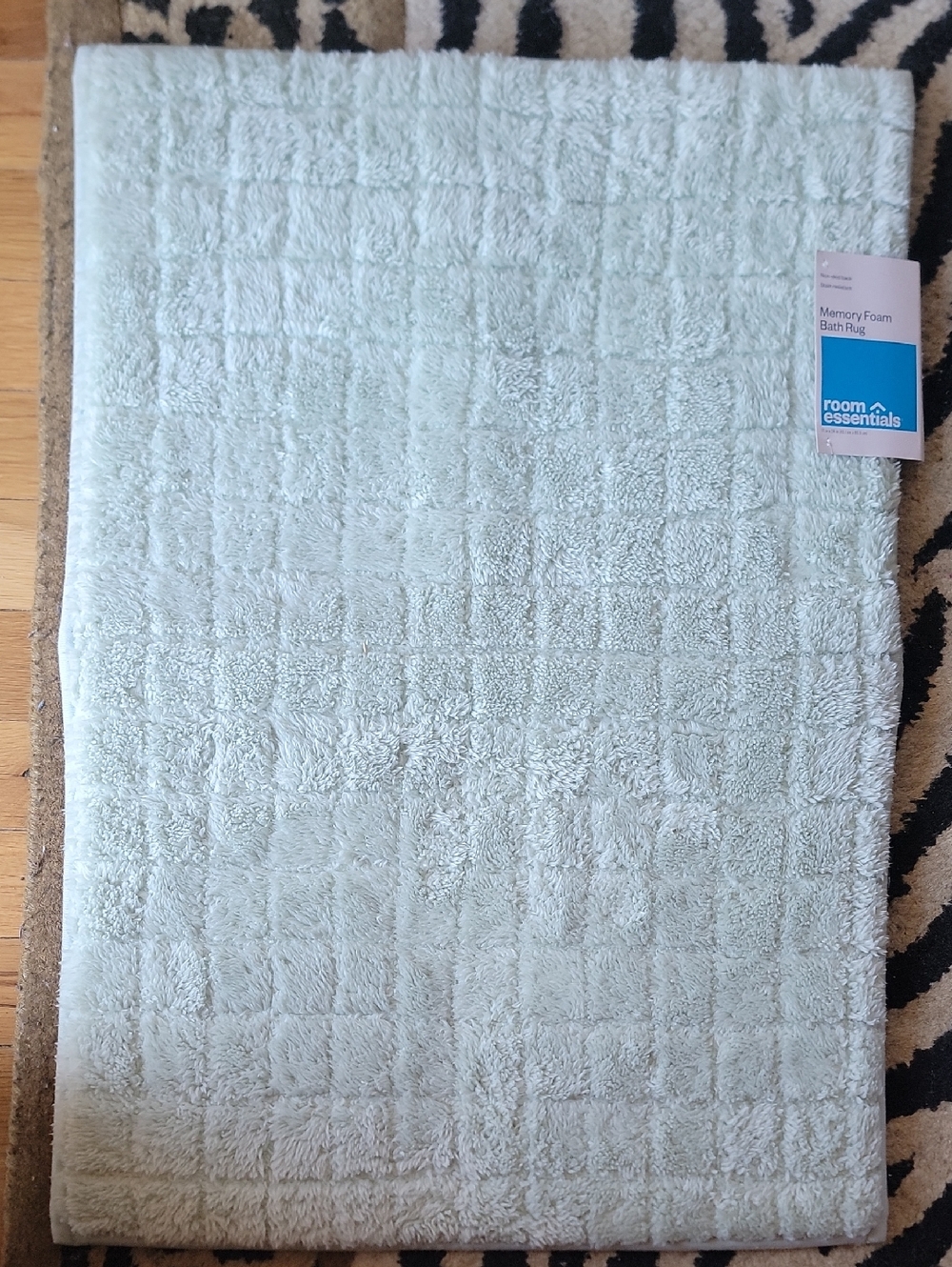 Room Essentials Mint Green Plush Memory Foam Bath Mat